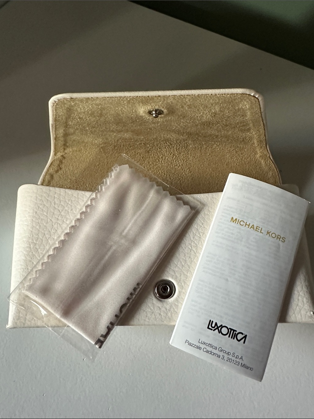 Michael Kors Cream Pebbled Leather Eyewear Case - Picture 5 of 5